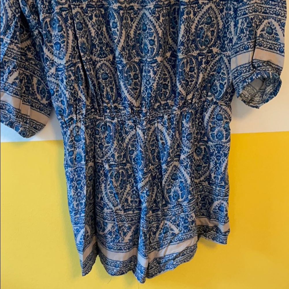 Patterned button front soft and comfortable romper - Picture 4 of 6